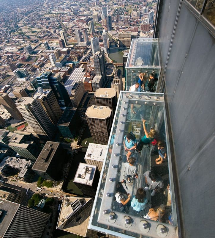 The-Ledge-at-Chicagos-Willis-Tower