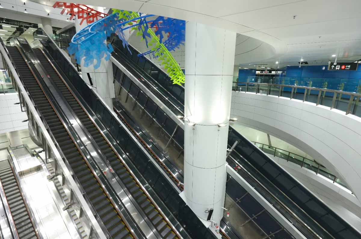 Escalator units of more than 20 m in length.