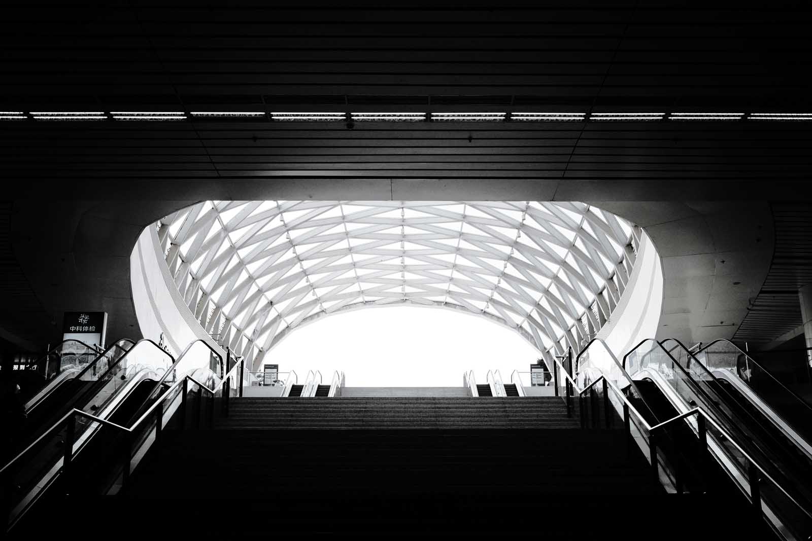 China Customs released data on the import and export of elevators and escalators in 2023