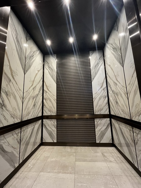 Grand Hyatt Buckhead passenger back wall
