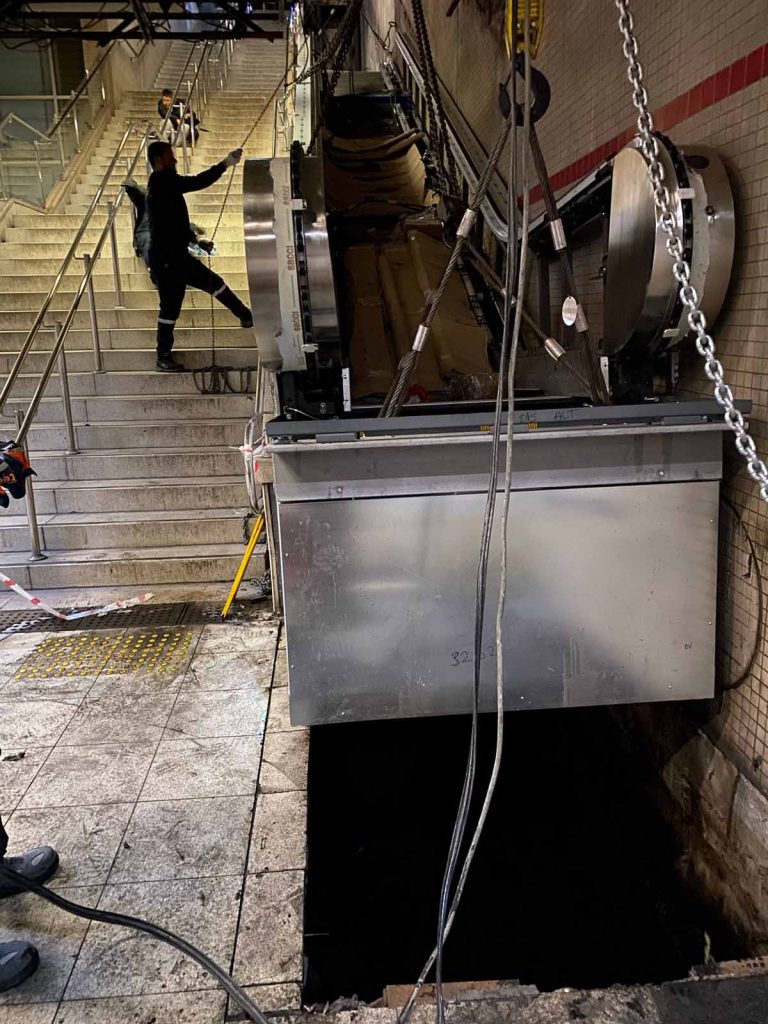 İzmir Üçyol Subway Station