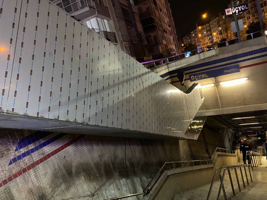 İzmir Üçyol Subway Station
