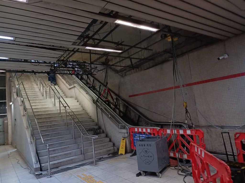 İzmir Üçyol Subway Station