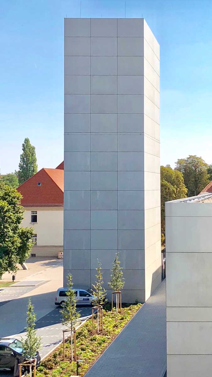 Hannover Teknoloji Enstitüsü'ndeki Einstein Asansör kulesi
