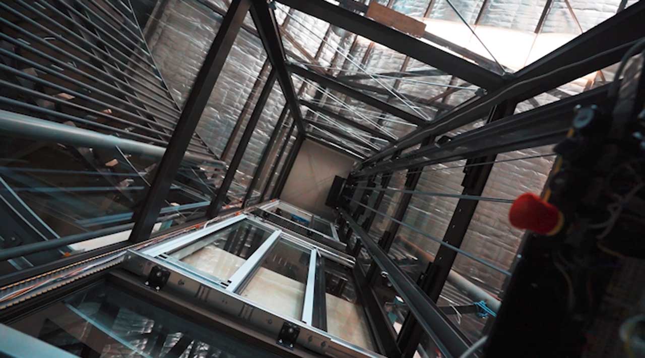 Eje de aluminio con travesaños verticales y horizontales
