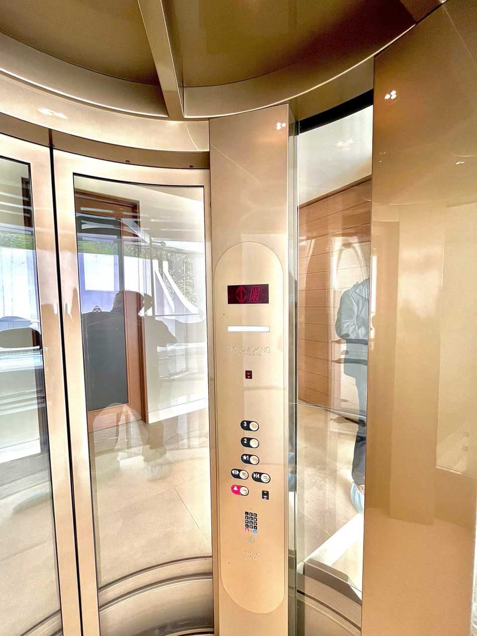 interior del ascensor