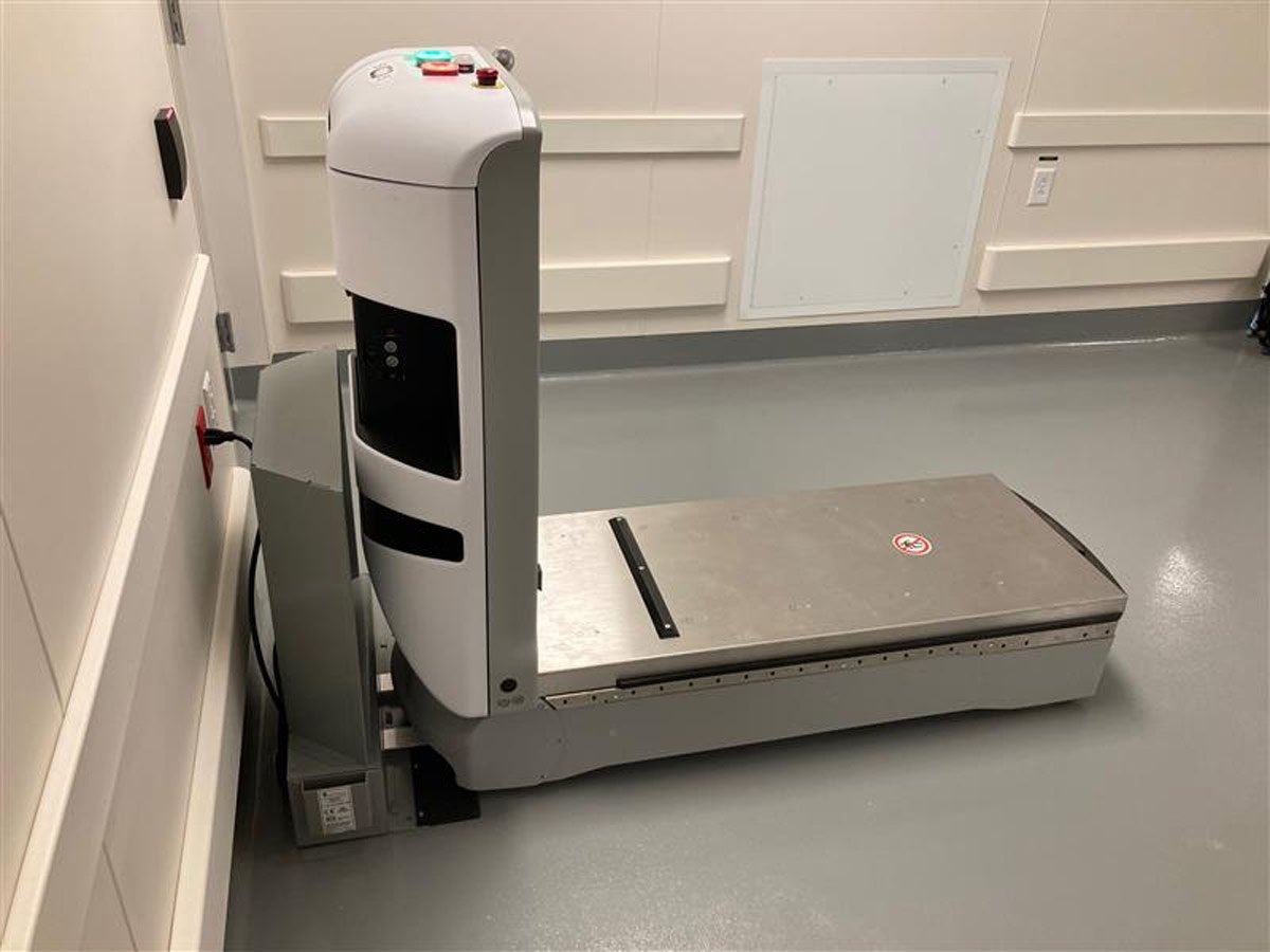 Un robot per veicoli a guida automatizzata in una docking station