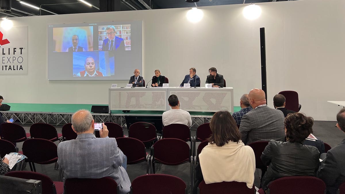 La prima Lift Expo Italia ha avuto luogo a Milano, Italia - Prima presentazione del secondo giorno