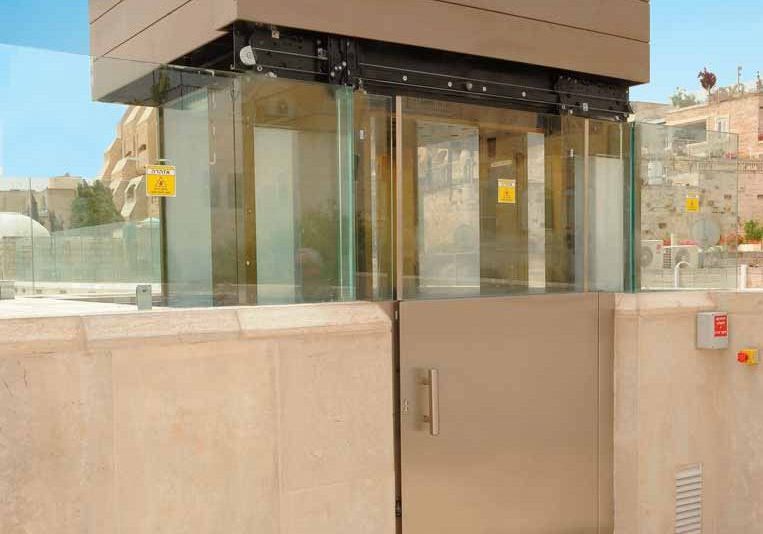 Aish-HaTorah-Elevator-Installation-in-Jerusalem