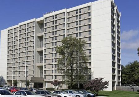 Apartment Elevator Being Serviced In Tennessee Falls 11 Floors