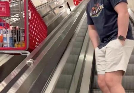 Australia Versus the U.S.: Shopping Cart Escalator Video Goes Viral