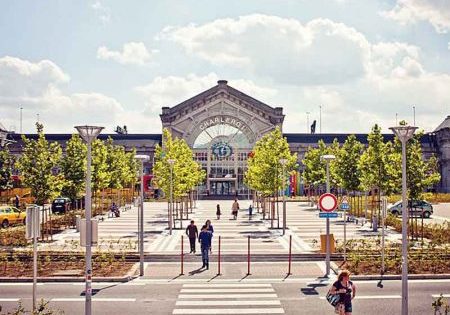 Belgian Train Station Passengers Deal With VT Malfunctions