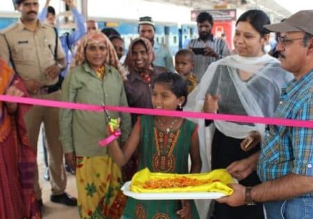 Laborer's Daughter Inaugurates Bengaluru railway escalator