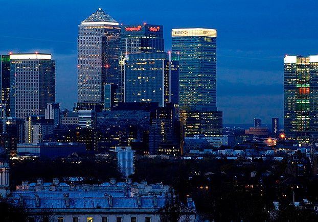 Canary-Wharf-in-London-photo-by-Umair-Shuaib