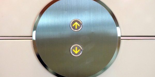 China Senior Legislator Expresses Concern for Aging Elevators