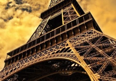 The Eiffel Tower; image by Edinugraha for Pixabay