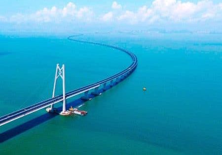 Elevators-on-the-Hong-Kong-Zhuhai-Macau-Bridge2