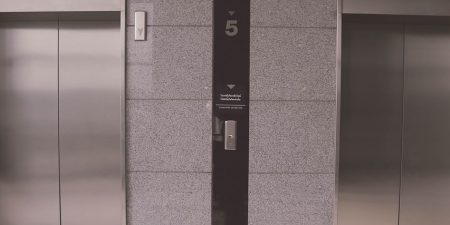 HONG KONG’S ELEVATOR MAINTENANCE INDUSTRY SEVERELY UNDERSTAFFED image by nakataza02 for Pixabay
