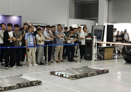 Hyundai Wia demonstrates its parking robot in front of representatives from parking lot operators, construction firms and building management companies at its R&D center in Uiwang, Gyeonggi Province; image courtesy of Hyundai Wia.
