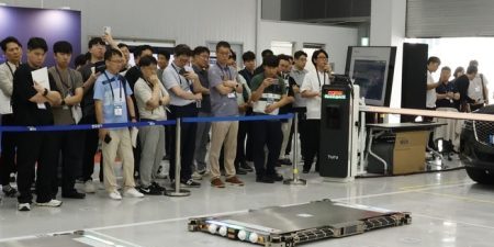 HYUNDAI ELEVATOR SIGNS MOU FOR AUTO PARKING LOT SOLUTION Hyundai Wia demonstrates its parking robot in front of representatives from parking lot operators, construction firms and building management companies at its R&D center in Uiwang, Gyeonggi Province; image courtesy of Hyundai Wia.