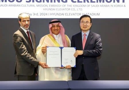 MOU signing; image courtesy of Hyundai Elevator