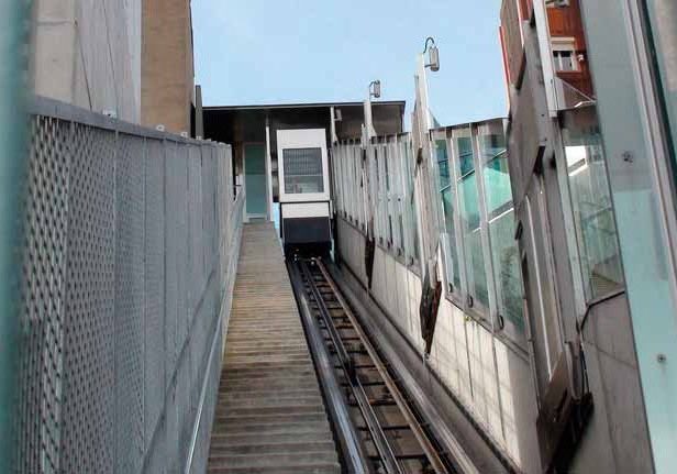 Inclined-Elevator-at-Barcelonas-Alguer-Street