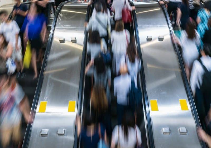 Japanese City to Forbid Walking, Running on Escalators