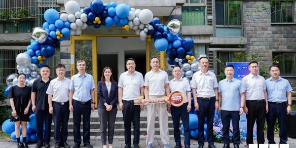 Leaders pose for a picture at the celebration; image courtesy of KONE.