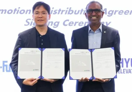 (l-r) Hyundai Elevator Head of Global Sales Yum Kyu Sang and Al-Futtaim Contracting Managing Director Murali S. at the signing in Seoul; image courtesy of Al-Futtaim Contracting