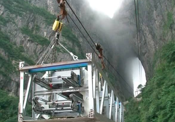 Mount-Tianmen-Tourism-Tunnel-Escalators