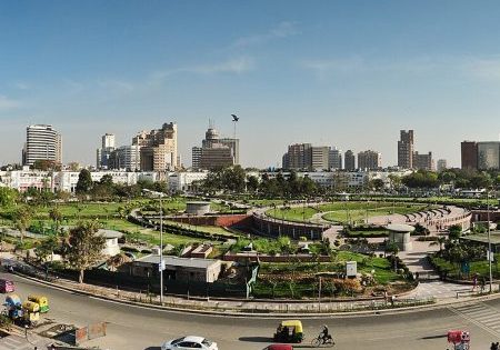 Panoramic view of the inner circle and central park in Connaught Place, New Delhi; image by Kabi1990 for Wikipedia