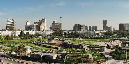 Panoramic view of the inner circle and central park in Connaught Place, New Delhi; image by Kabi1990 for Wikipedia