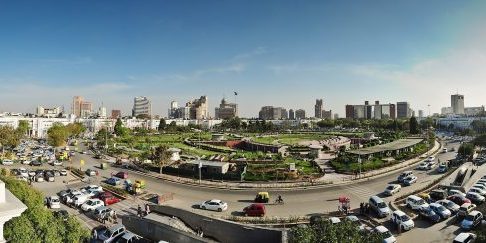 Panoramic view of the inner circle and central park in Connaught Place, New Delhi; image by Kabi1990 for Wikipedia