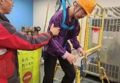 Training covers the proper use and importance of safety harnesses; image courtesy of Fujitec Hong Kong. 