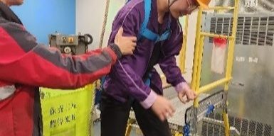 OCCUPATIONAL SAFETY AND HEALTH A FOCUS FOR FUJITEC HONG KONG Training covers the proper use and importance of safety harnesses; image courtesy of Fujitec Hong Kong.