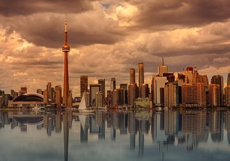 The City of Toronto is undertaking an office space needs study; image image by jplenio for Pixabay. 