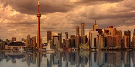 The City of Toronto is undertaking an office space needs study; image image by jplenio for Pixabay. 