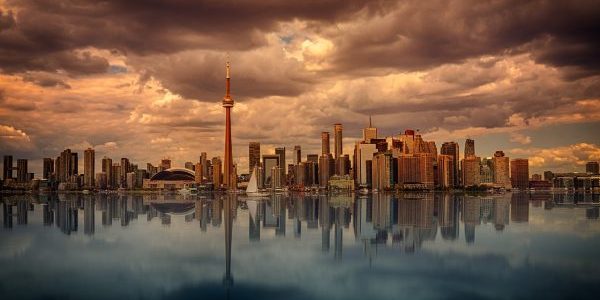 The City of Toronto is undertaking an office space needs study; image image by jplenio for Pixabay. 