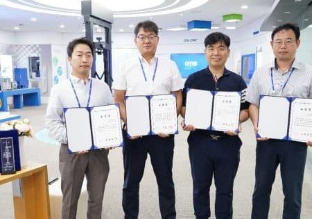 Jay Hwang, Charles Keum, Beomseop Go and Byungduk In of Namsan Seoul Tower Elevator Replacement Project task force Team (from left) received a plaque of appreciation from Namsan Seoul Tower; photo courtesy of Otis Korea.