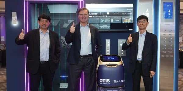 (l-r) Otis Thailand MD Worraphan Khemasingki, Otis Southeast Asia MD Grant Mooney and Otis Associate Director, New Equipment Sales, Thailand Boonlert Homapant at the launch; image courtesy of Otis


