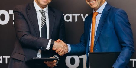 (l-r) Dr. Ahmed Shalaby, co-founder, president and CEO of Tatweer Misr and João Penedo, Otis senior vice president for Iberia, Africa and the Middle East, during the signing of the agreement; image courtesy of Otis