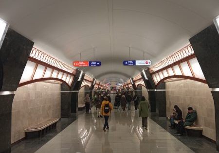 Gorny Institute subway station; photo by Dinamilk for Wikipedia