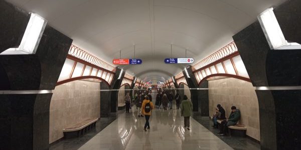 Gorny Institute subway station; photo by Dinamilk for Wikipedia