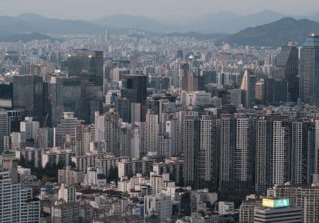 The Seoul skyline; image by cskkkk for Pixabay