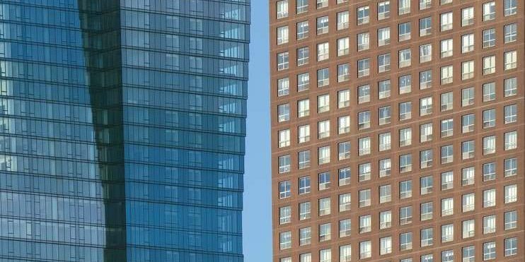 Photographer Showcases Third-Tallest Building in Chicago