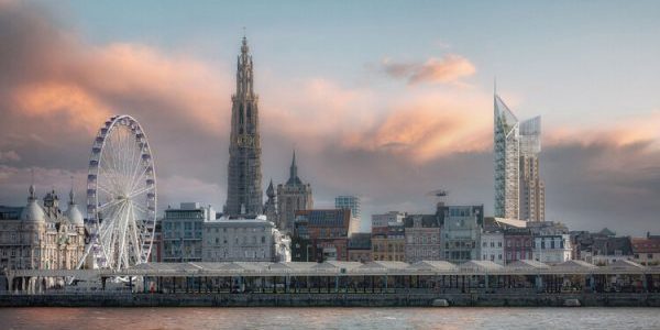 Architect Daniel Libeskind’s plan to transform the Art Deco Boerentoren tower; image © Luxigon