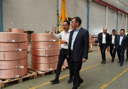 SMEC President Wang Zhongpei tours the elevator plant at the TEXNOPARK industrial zone in Tashkent, Uzbekistan; image via UZ Daily.