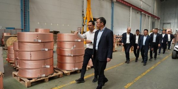SMEC PRESIDENT VISITS UZBEKISTAN ELEVATOR PLANT SMEC President Wang Zhongpei tours the elevator plant at the TEXNOPARK industrial zone in Tashkent, Uzbekistan; image via UZ Daily.