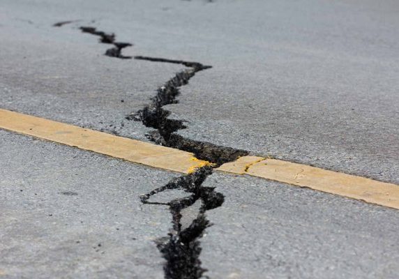 Study on the Seismic Response Analysis of Lifting Ropes in the Development of Digital Twin Technology To Reduce Earthquake Disasters in Residential Buildings