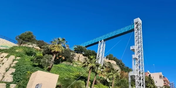 The new panoramic lift; image via Sur In English